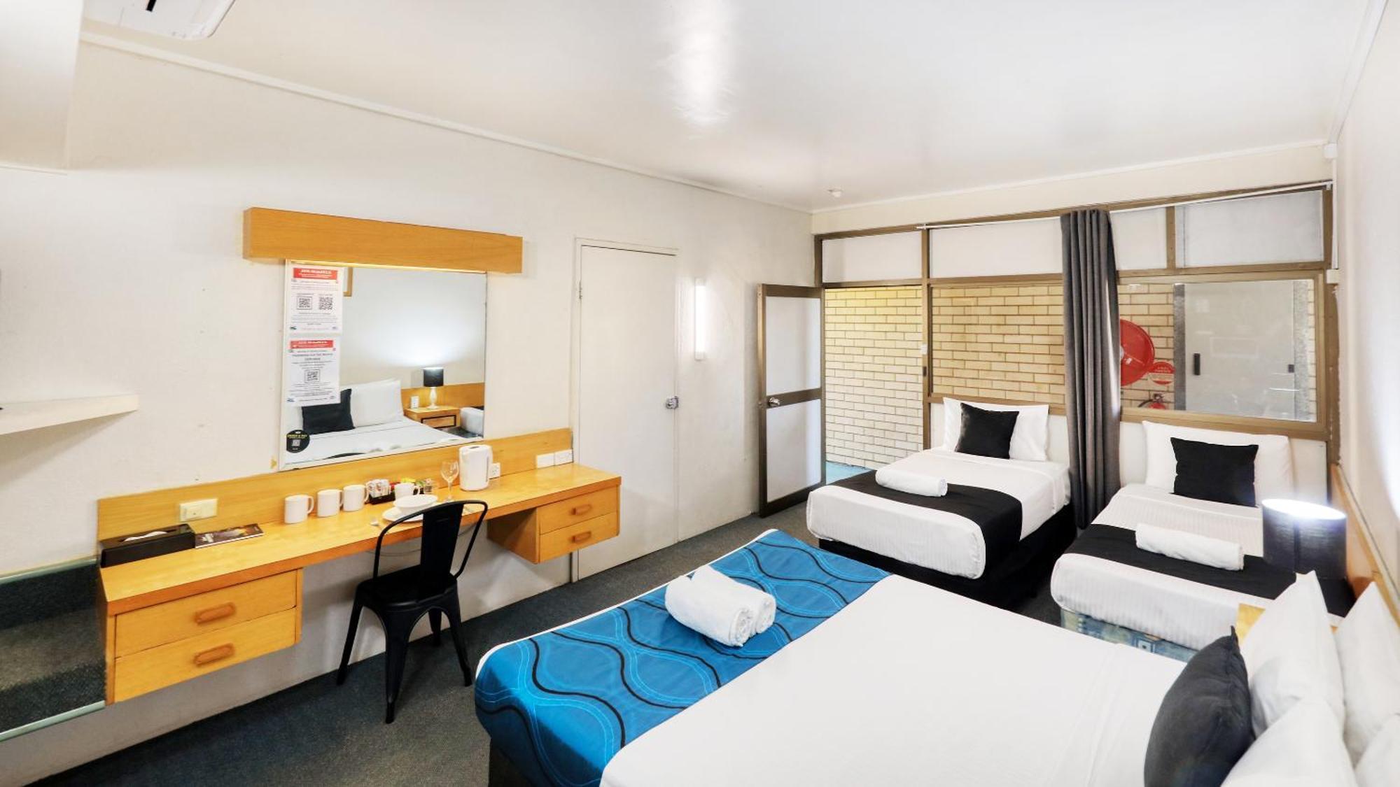 Tropical Gateway Motor Inn Rockhampton Bagian luar foto