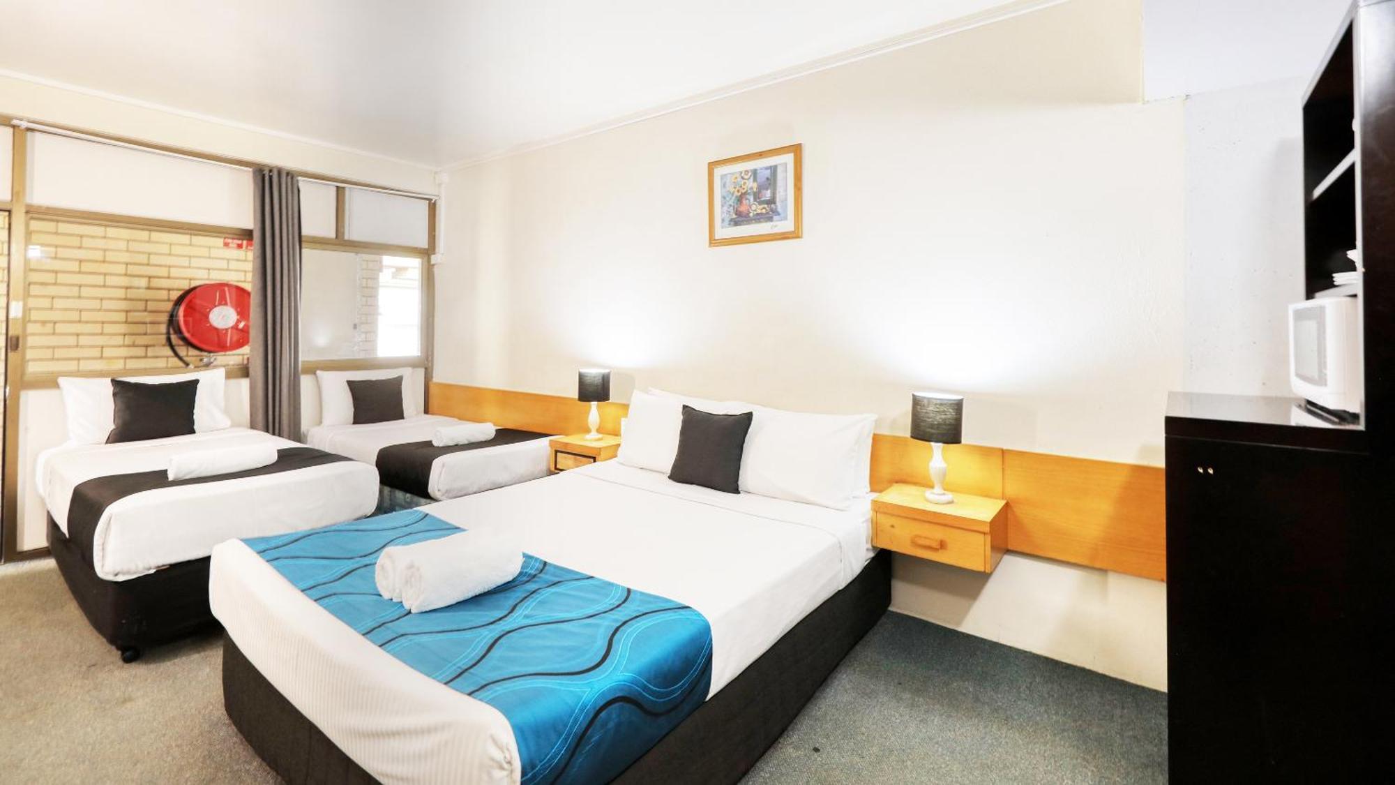 Tropical Gateway Motor Inn Rockhampton Bagian luar foto