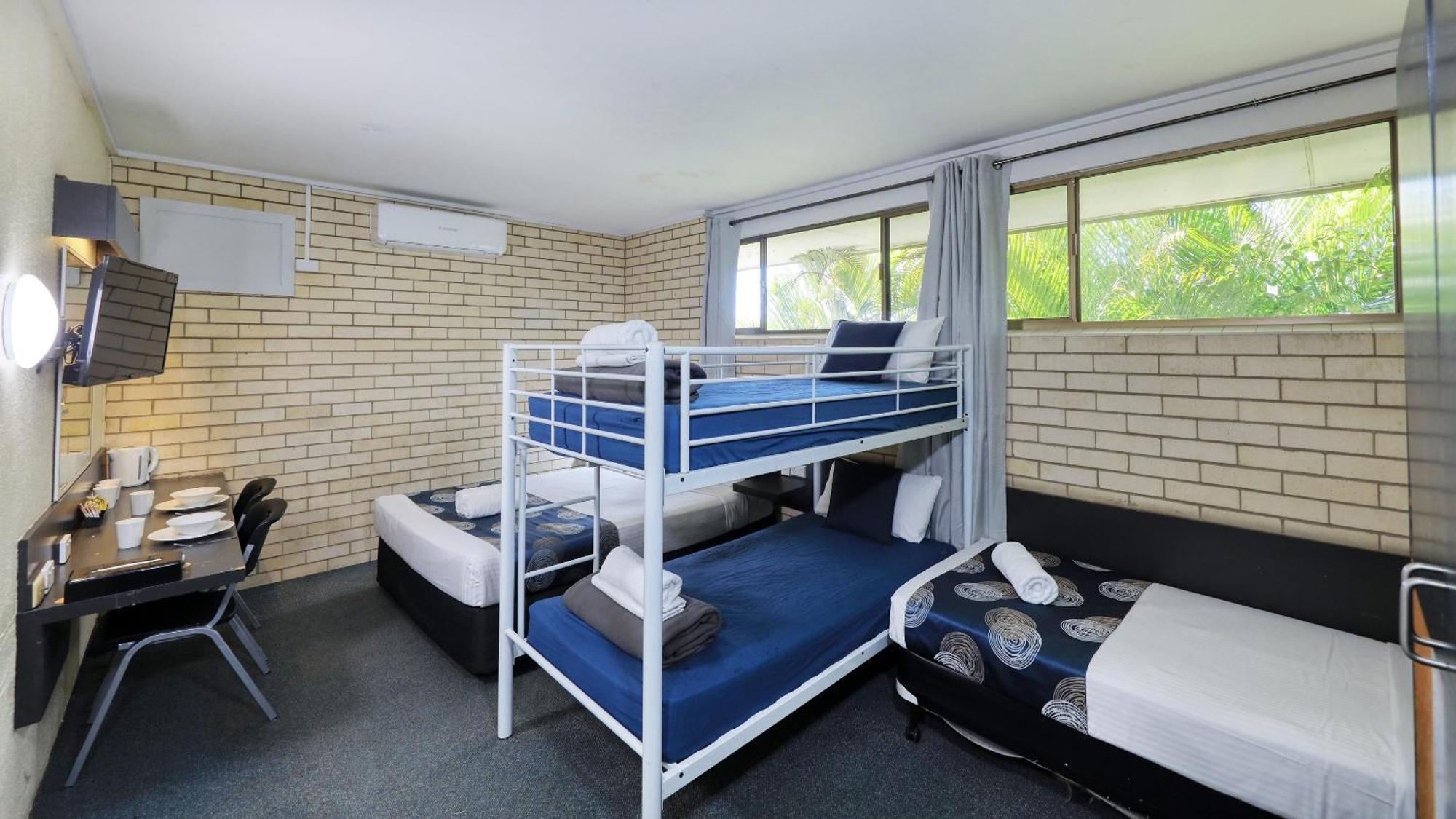 Tropical Gateway Motor Inn Rockhampton Bagian luar foto