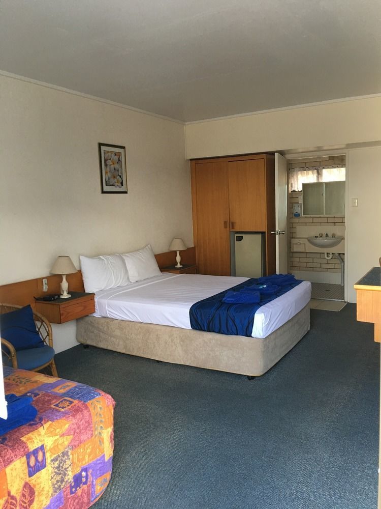 Tropical Gateway Motor Inn Rockhampton Bagian luar foto