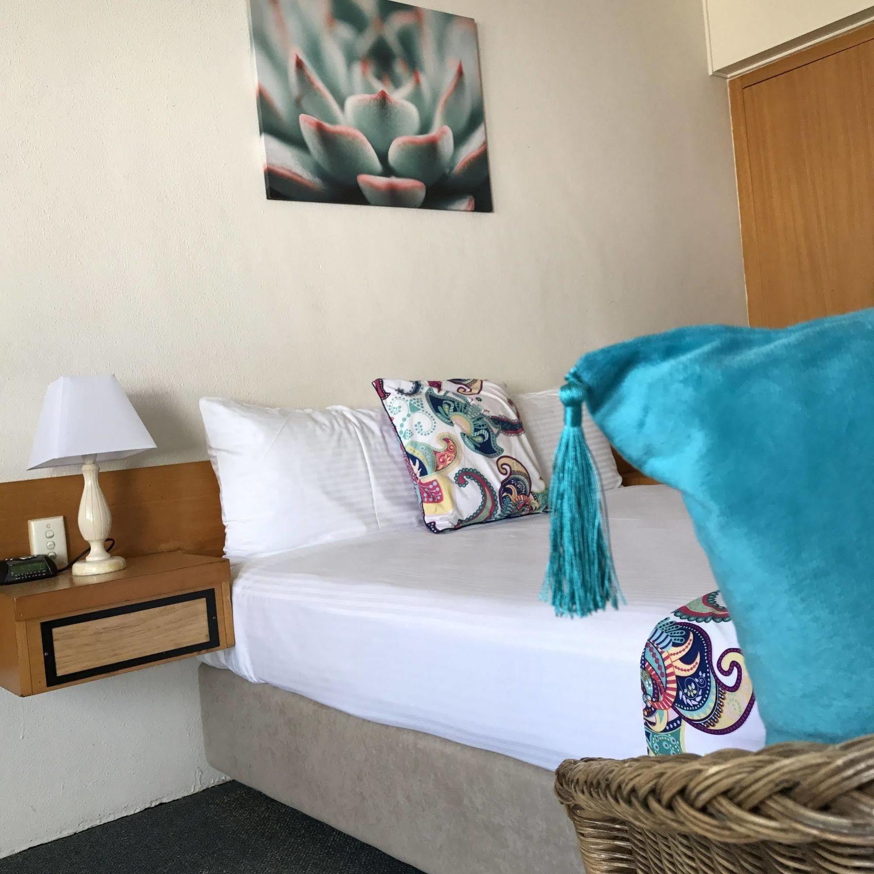 Tropical Gateway Motor Inn Rockhampton Bagian luar foto